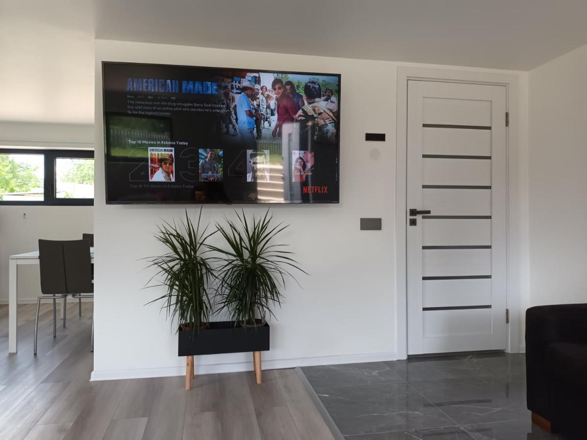 Luxury Apartment Private House And Parking Netflix Tartu Exterior photo